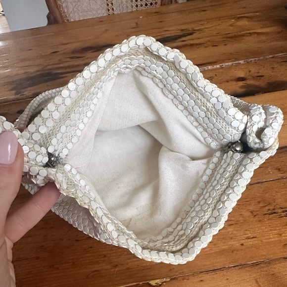 Vintage White Metal Mesh Purse - Picture 4 of 4